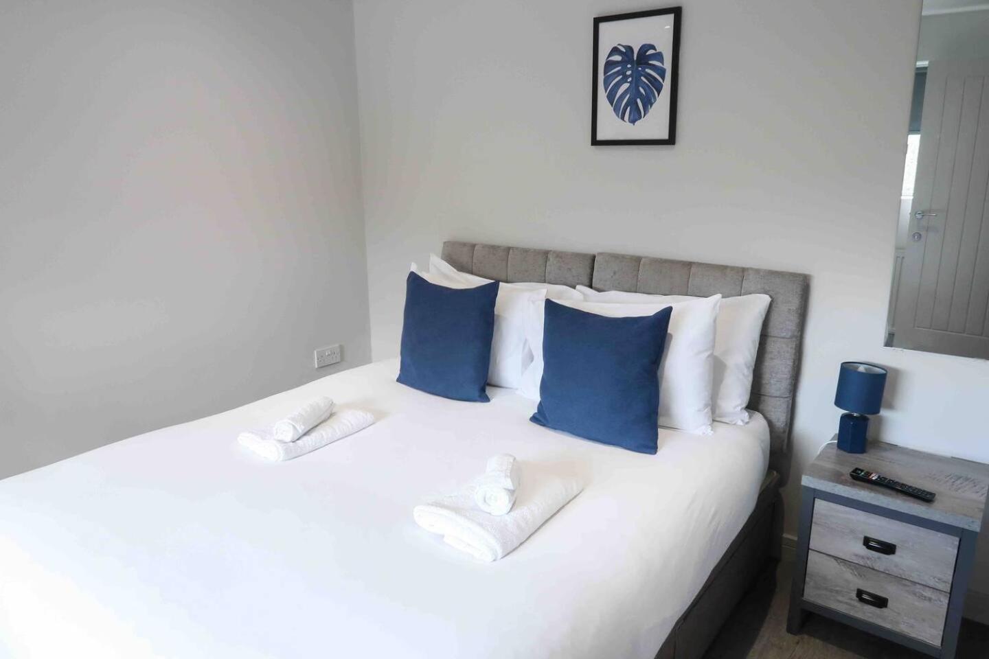 Newly Renovated 3 Bed 2 Bath Apartment & Parking Sheffield Exterior photo